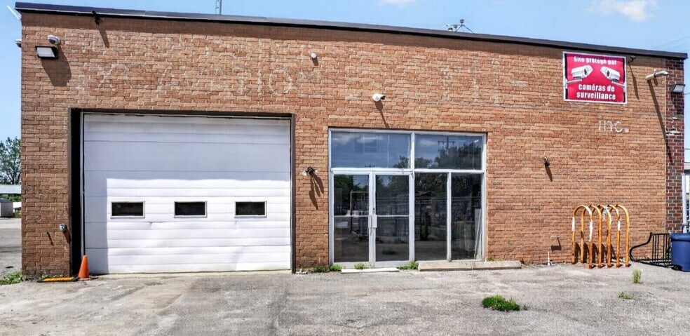 More Photos Of 1180 Av Laplace, Laval General Retail For Lease