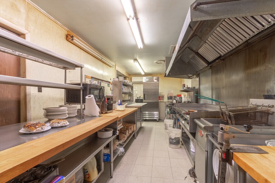 More Photos Of 2071 Baus Rd, East Greenville Sports And Entertainment For Sale