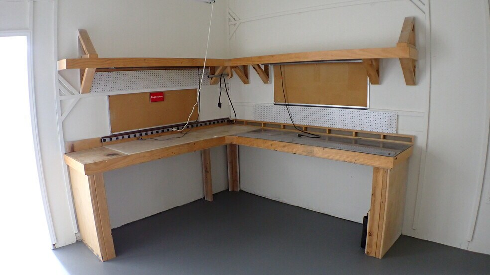 More Photos Of 519 S Flower St, Burbank Warehouse For Lease