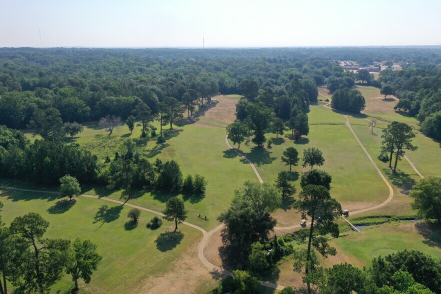 More Photos Of 2130 Country Club Rd, Palestine Golf Course Driving Range For Sale