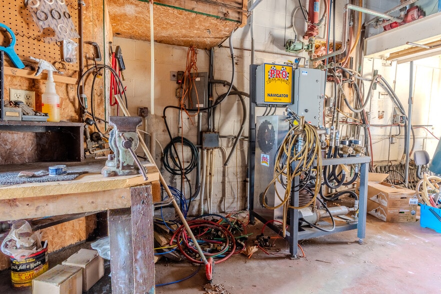 More Photos Of 1049 Main St, Milford Carwash For Sale