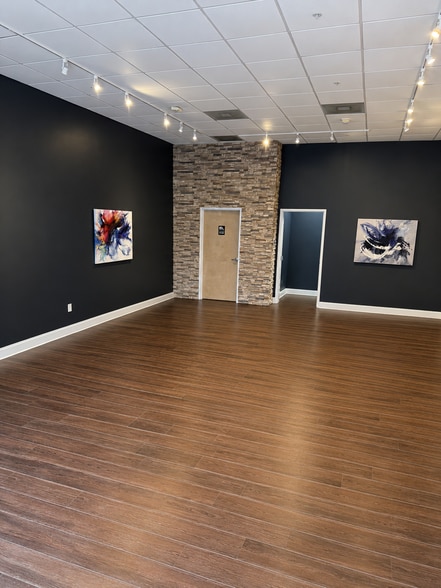 More Photos Of 900 Parker Sq, Flower Mound Storefront Retail Office For Lease