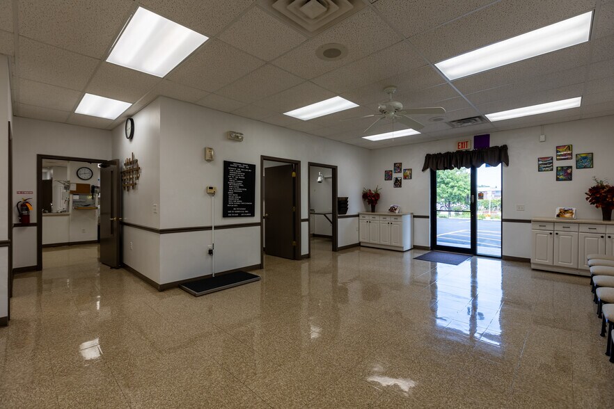 More Photos Of 14605 Velp Ave, Suamico Veterinarian Kennel For Lease