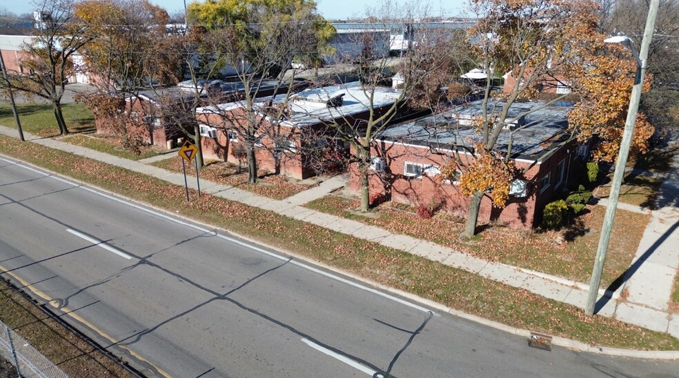 More Photos Of 15405 E 11 Mile Rd, Roseville Apartments For Sale