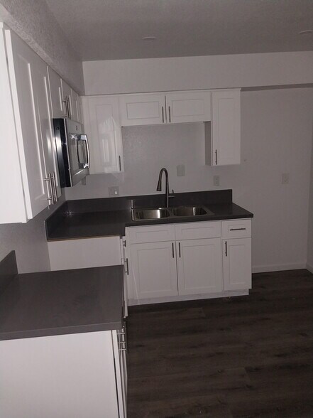 More Photos Of 1021 N Leslie St, Visalia Apartments For Sale