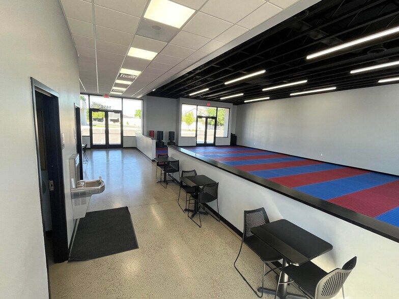 More Photos Of 1450 Bombing Range Rd, West Richland Storefront For Lease