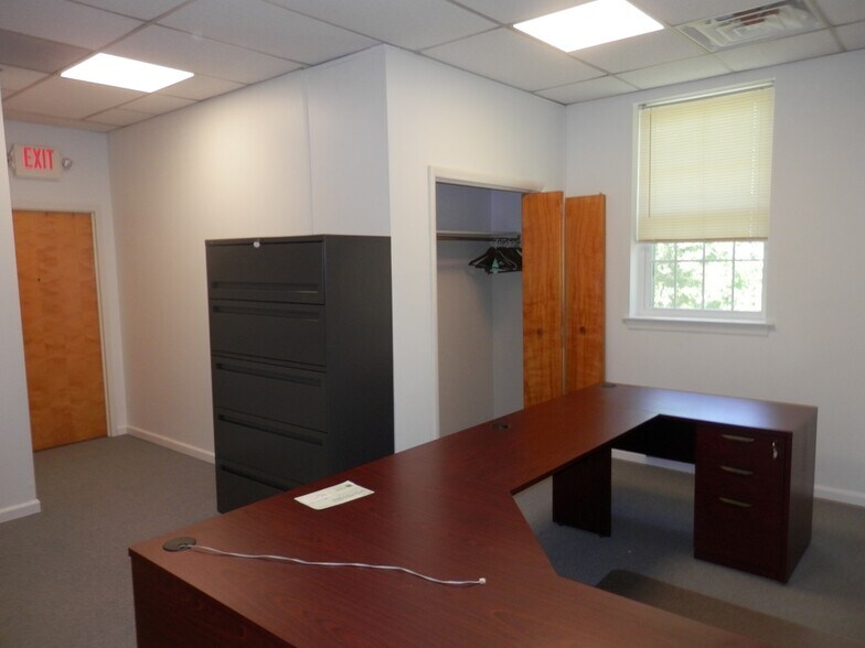 More Photos Of 103 Chesley Dr, Media Office For Lease