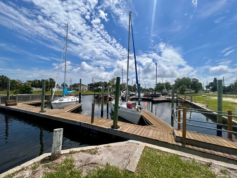 More Photos Of 6501 Boatyard Dr, Hudson Specialty For Sale