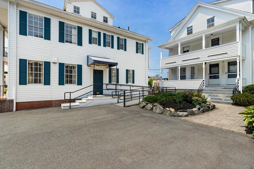 More Photos Of 4-6 Common St, Stoneham Storefront Retail Residential For Sale