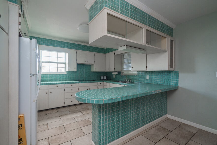 More Photos Of 1919 Drummond Ave, Panama City Distribution For Lease