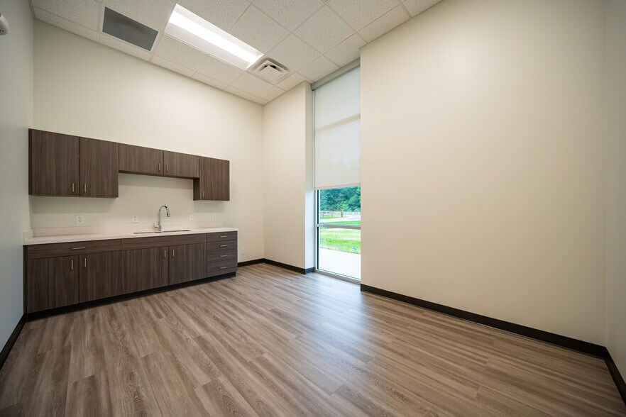 More Photos Of 8200 Smith's Mill Rd, New Albany Distribution For Lease