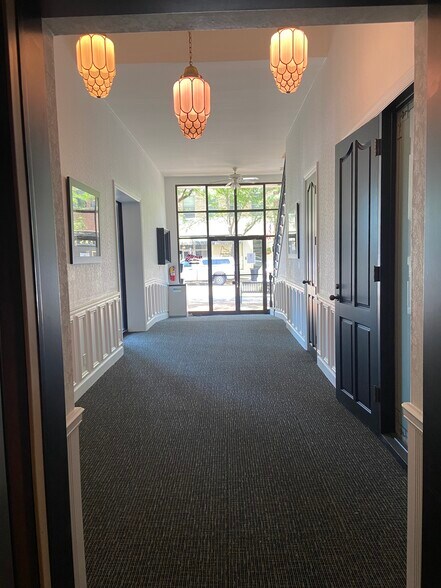 More Photos Of 235 E High St, Jefferson City Office For Lease