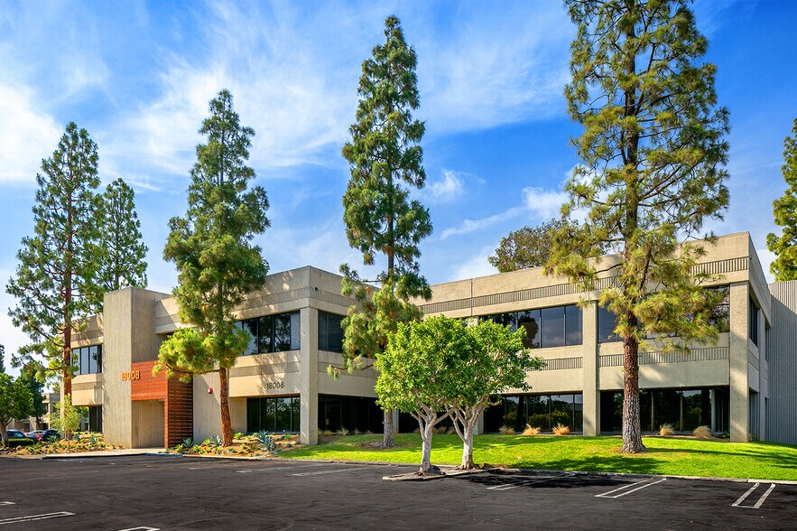 More Photos Of 18008 Skypark Cir, Irvine Loft Creative Space For Lease
