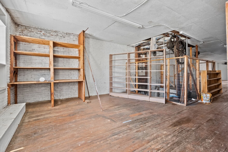 More Photos Of 1850 Church St, Appomattox Bar For Sale