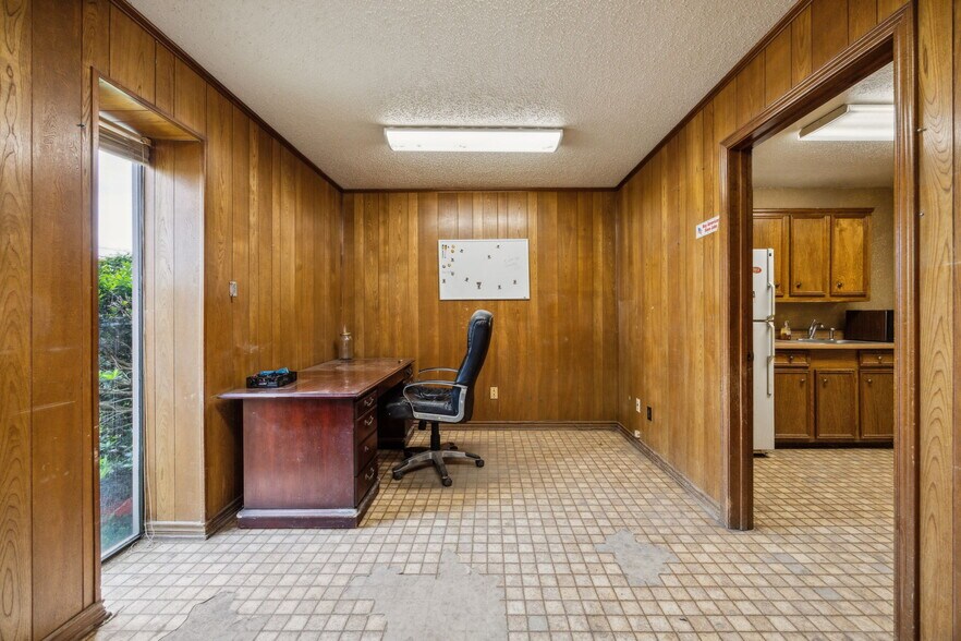 More Photos Of 449 National Dr, Rockwall Warehouse For Sale