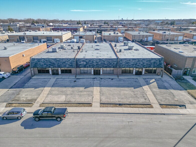 More Photos Of 1541-1543 Bourbon Pky, Streamwood Light Distribution For Lease