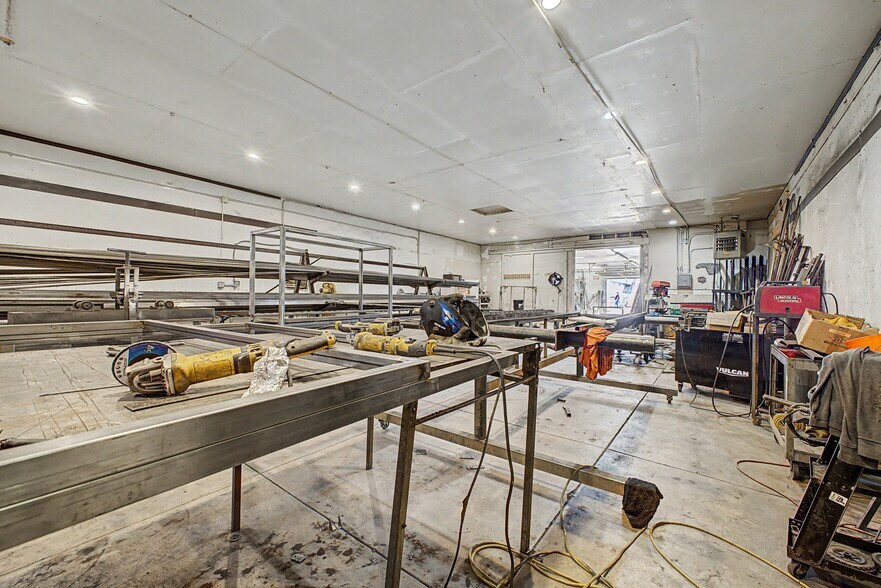 More Photos Of 6819 N 55th Dr, Glendale Warehouse For Lease