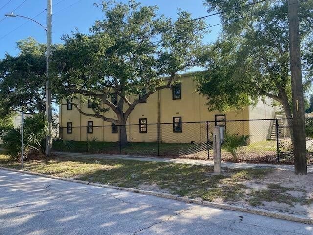 More Photos Of 1401 5th Ave N, Saint Petersburg Office Residential For Lease