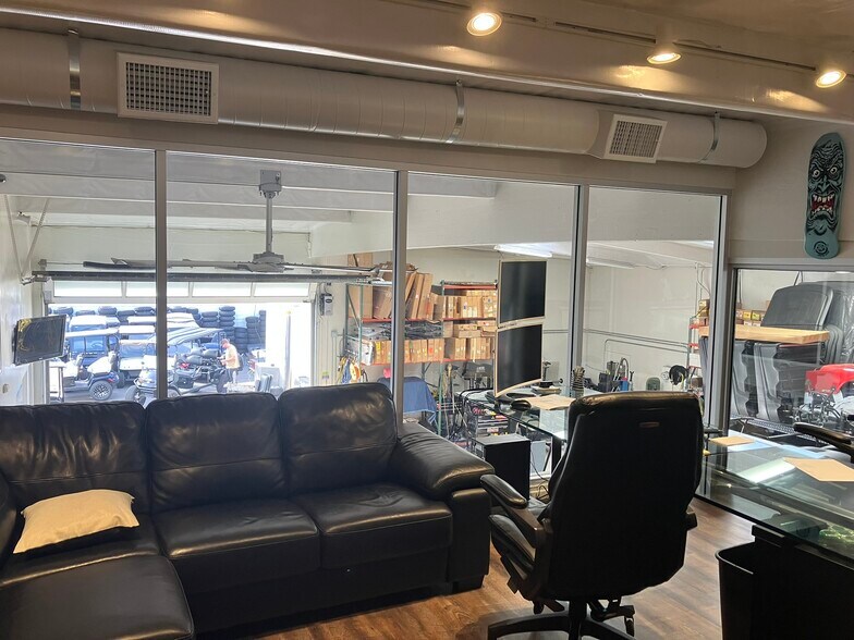 More Photos Of 7261 Mars Dr, Huntington Beach Manufacturing For Sale
