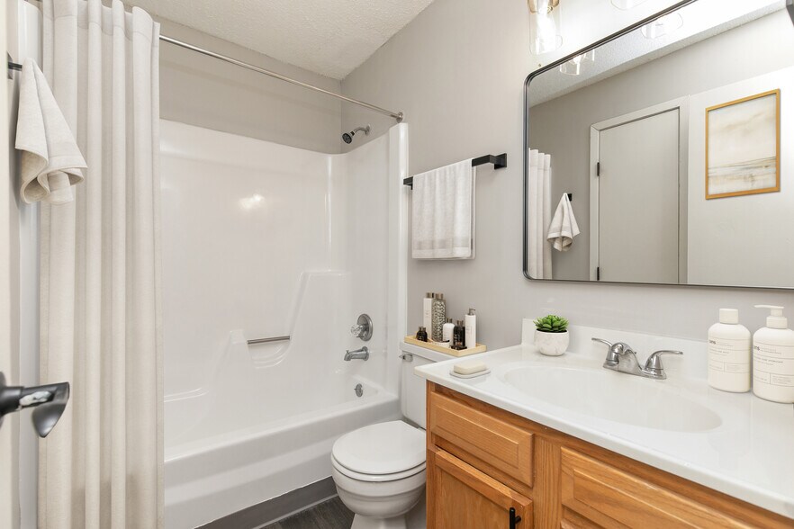 More Photos Of 100-112 5th Ave NW, Altoona Apartments For Sale