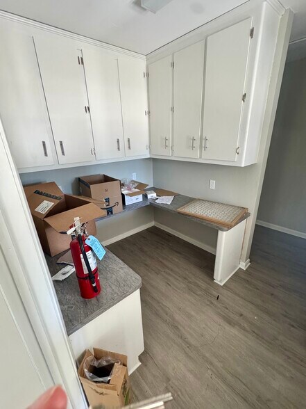 More Photos Of 414 W House St, Alvin Medical For Lease