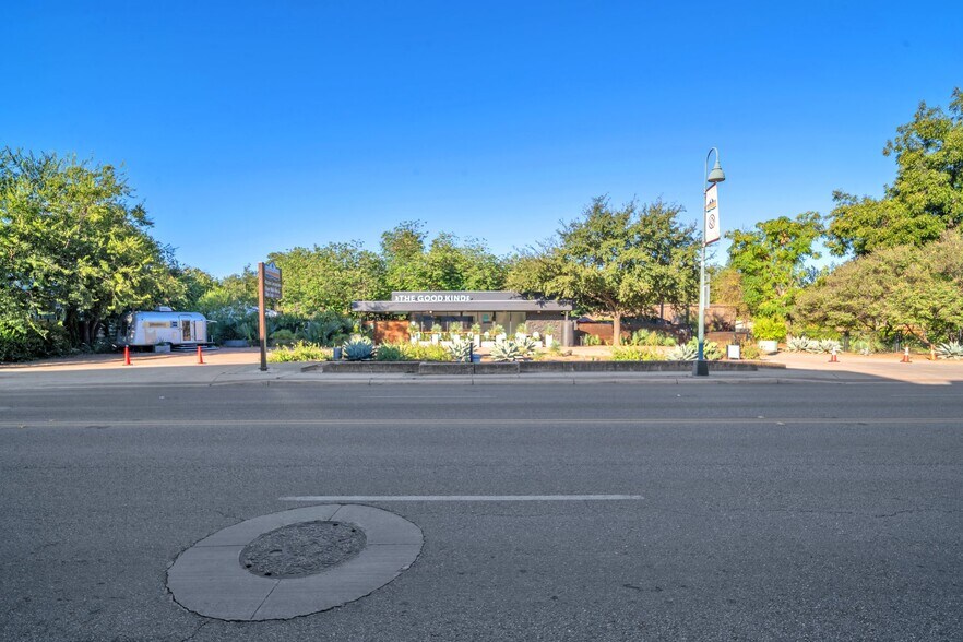 More Photos Of 1127 S St Marys St, San Antonio Restaurant For Sale