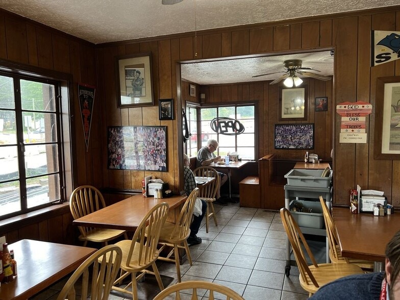 More Photos Of 601 Burbank Cir, Smyrna Restaurant For Sale