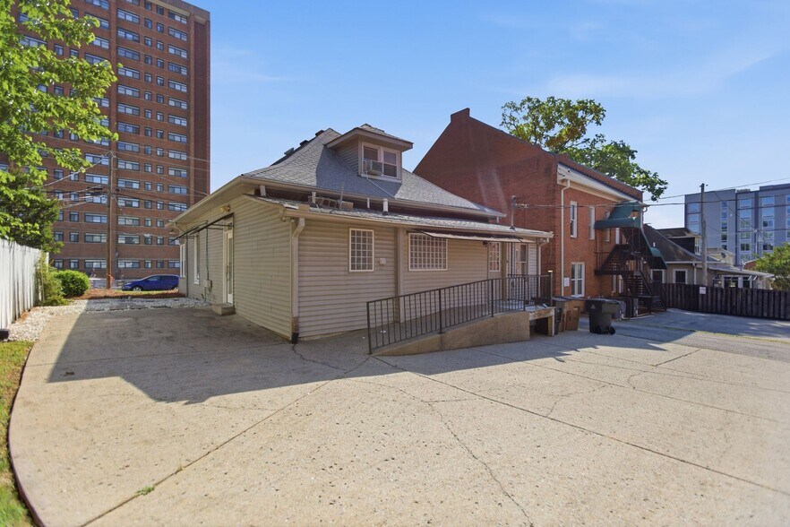 More Photos Of 211 29th Ave N, Nashville Freestanding For Lease