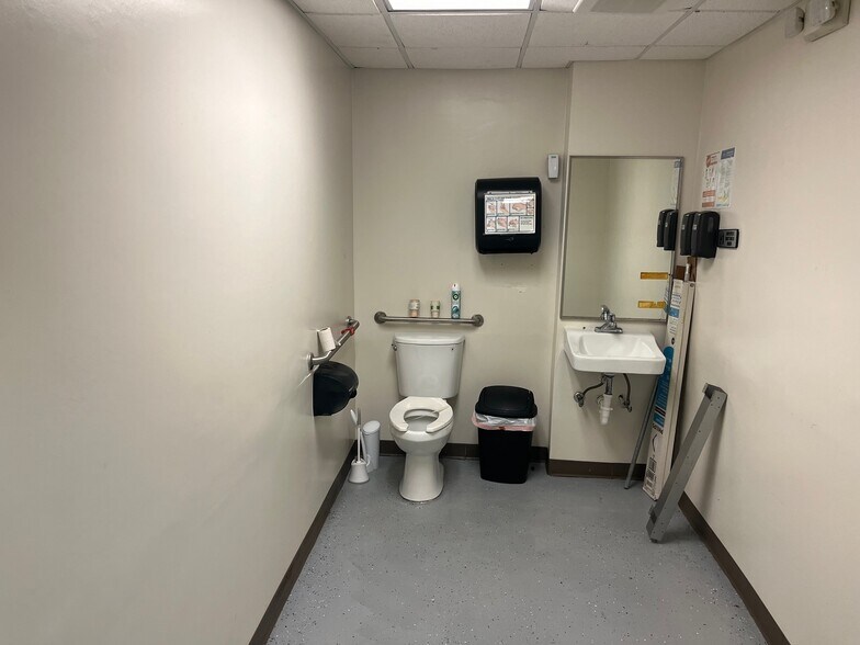 More Photos Of 915 Sand Lake Rd, Altamonte Springs Restaurant For Sale