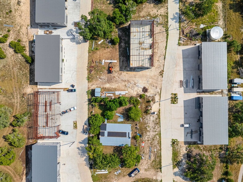 More Photos Of 10020 Darden Hill Rd, Austin Light Distribution For Lease