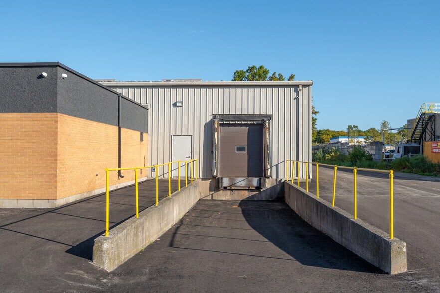 More Photos Of 6050 Don Murie St, Niagara Falls Warehouse For Lease
