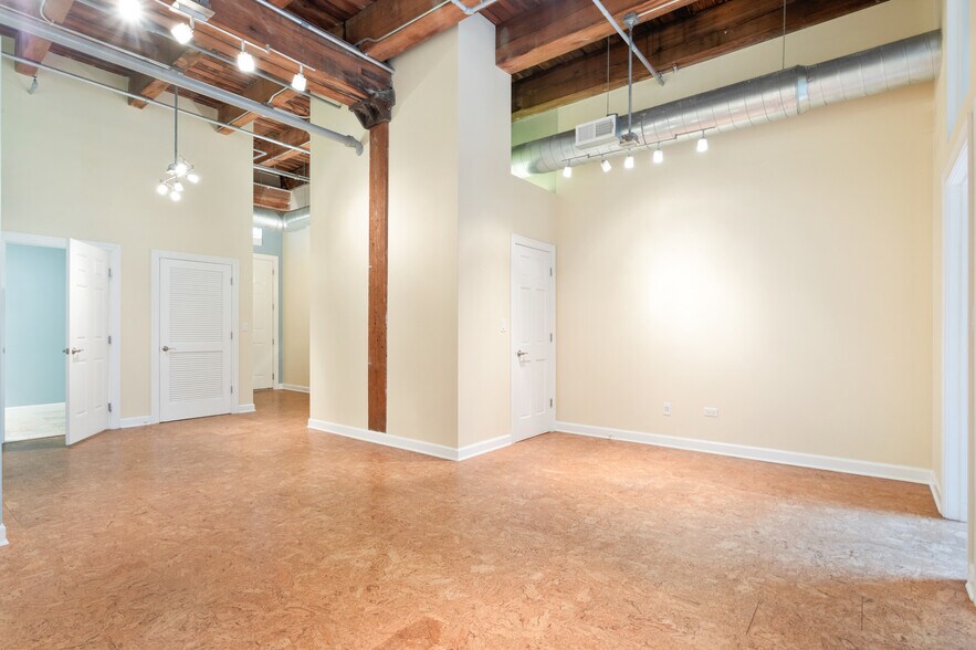 More Photos Of 824 W Superior St, Chicago Office Residential For Sale
