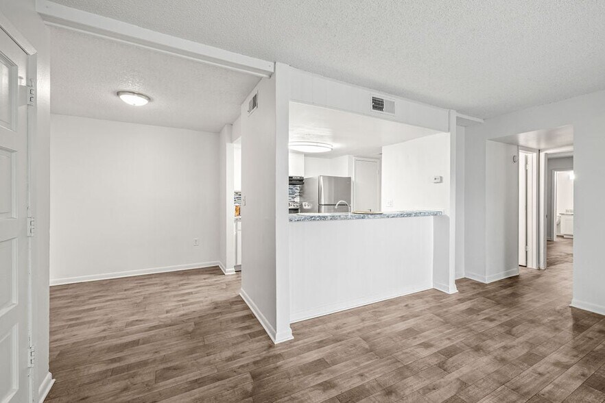 More Photos Of 7315 W Hanna Ave, Tampa Apartments For Sale