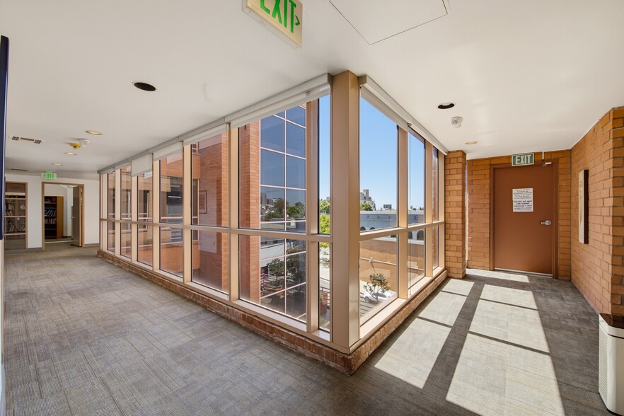 More Photos Of 10495 Santa Monica Blvd, Los Angeles Office For Sale