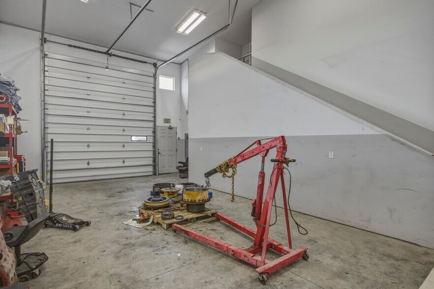More Photos Of 2213 Henderson Loop, Richland Warehouse For Sale