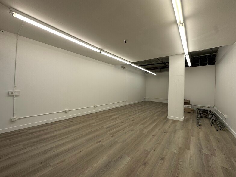 More Photos Of 1015 Crocker St, Los Angeles Storefront For Sale