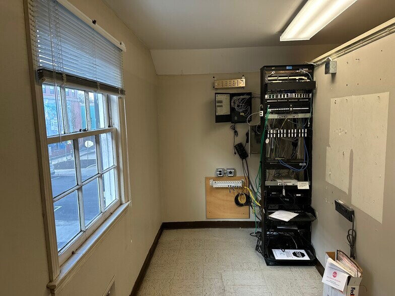 More Photos Of 1025 Brown St, Peekskill Bank For Lease