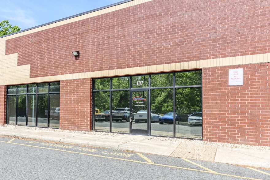 More Photos Of 3619 Richmond Hwy, Stafford Light Distribution For Sale