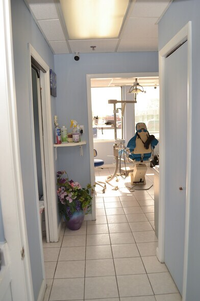 More Photos Of 2071 Irving Park Rd, Hanover Park Medical For Lease