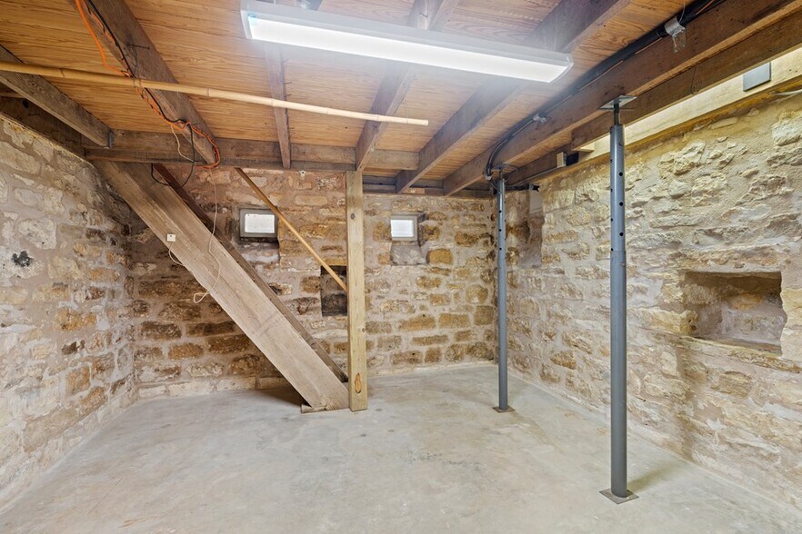 More Photos Of 421 W Main St, Fredericksburg Office Residential For Lease