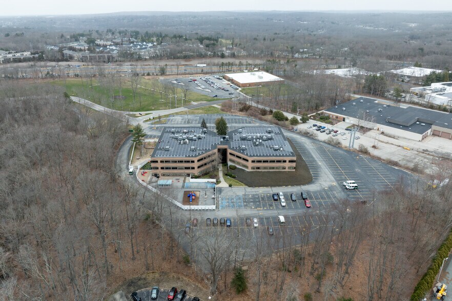More Photos Of 25 Blackstone Valley Pl, Lincoln Medical For Lease