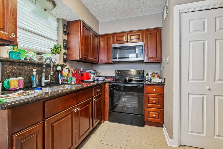 More Photos Of 7820 Means Ave, New Orleans Multifamily For Sale
