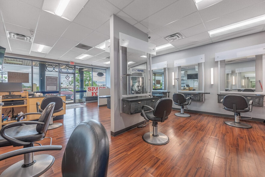 More Photos Of 2418 Esquire Dr, Dayton Storefront Retail Office For Lease