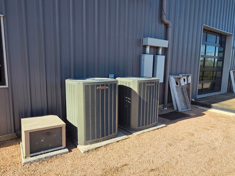 More Photos Of 231 Frog Pond Ln, Dripping Springs General Retail For Sale