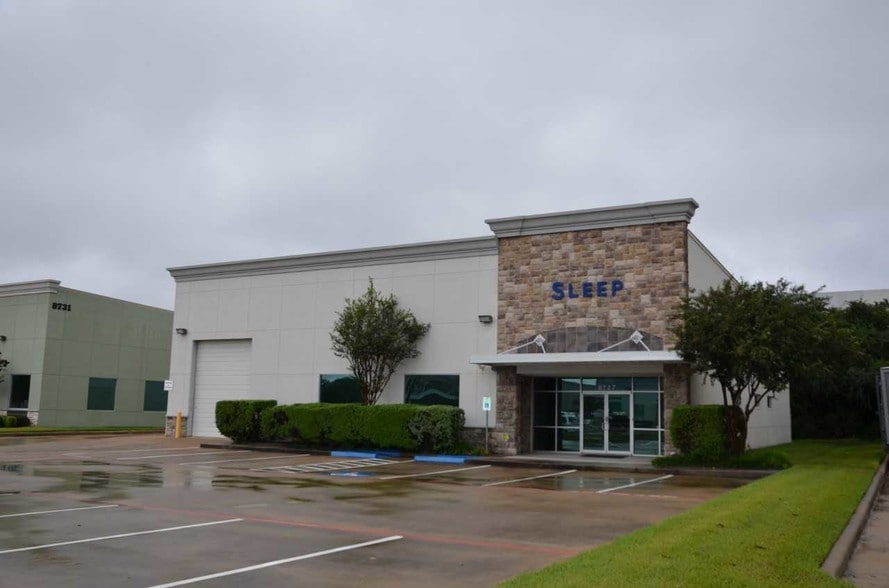 More Photos Of 8727 Fallbrook Dr, Houston Flex For Lease