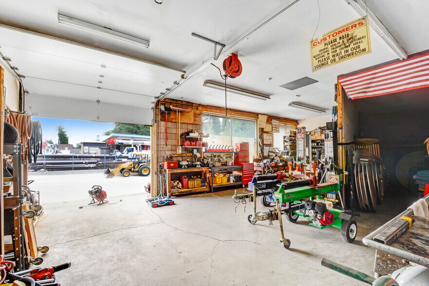 More Photos Of 26325 Pine Ave, Rimforest Freestanding For Sale