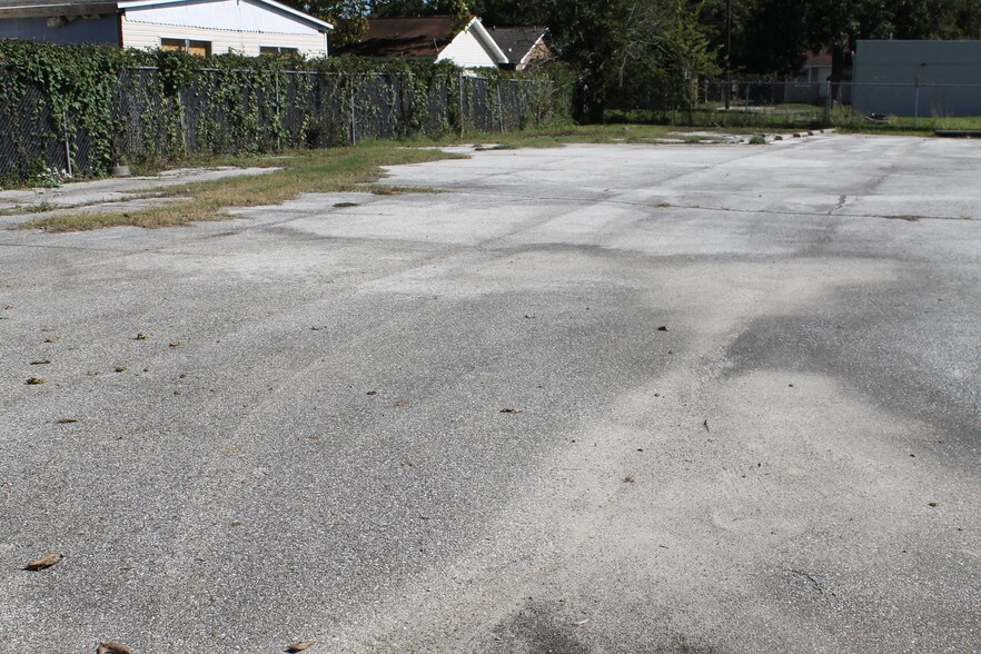 More Photos Of 200 E Texas Ave, Baytown Freestanding For Lease