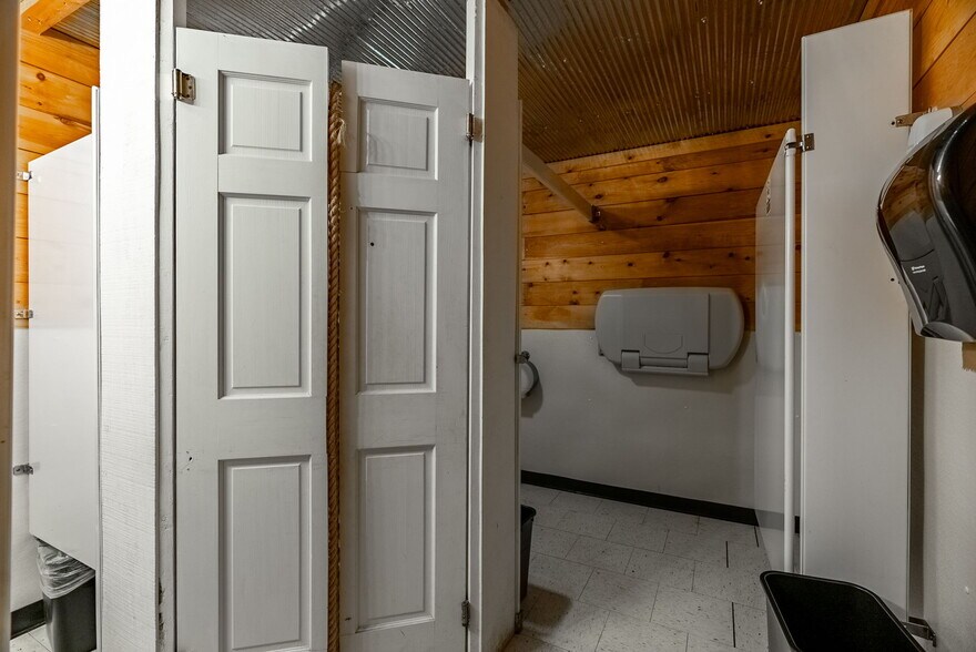 More Photos Of 3801 Happy Bend Rd, Atkins Restaurant For Sale