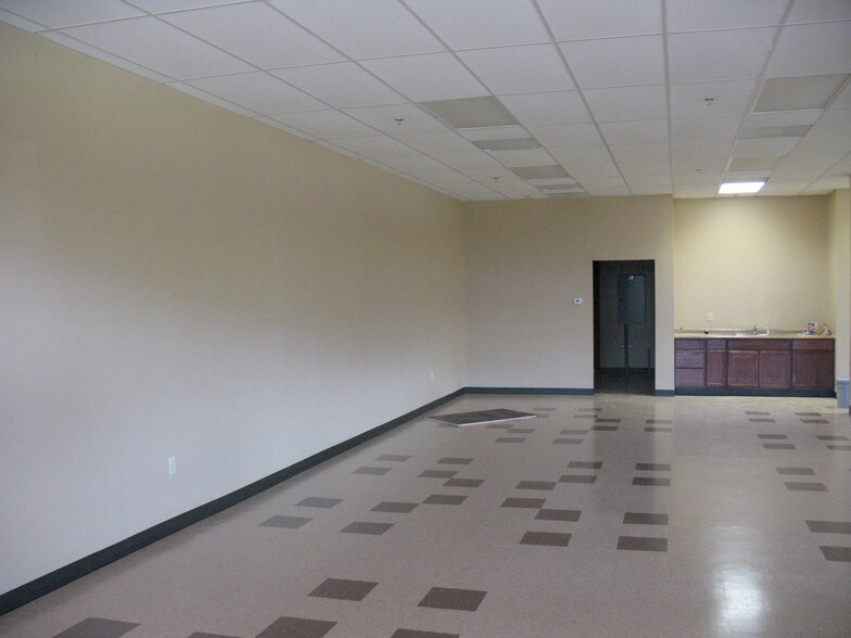 More Photos Of 13190 Highway 92, Woodstock Freestanding For Lease