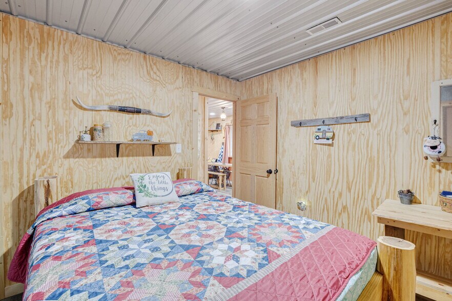 More Photos Of 714 N Saint Mary St, Pilot Knob Freestanding For Sale